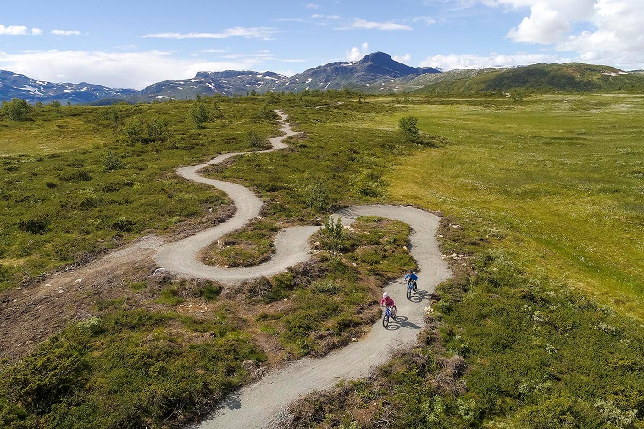 Dronebilde av terrengsykkelløypa på Beitostølen.