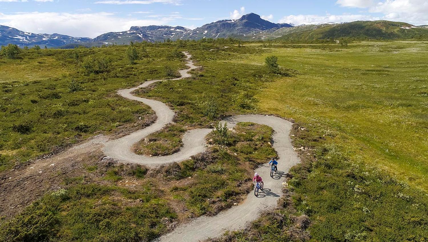 Dronebilde av terrengsykkelløypa på Beitostølen.