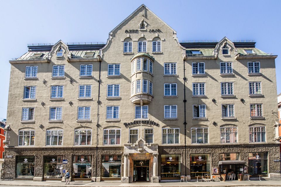 Street view and entrance Hotell Bondeheimen, Oslo. 19th century architecture. Photo