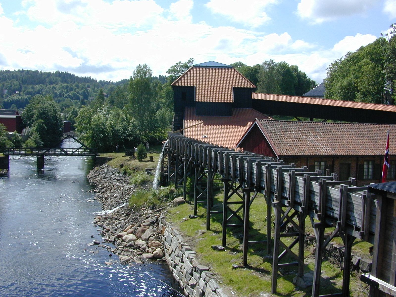 Næs Jernverksmuseum, masovnen og elva