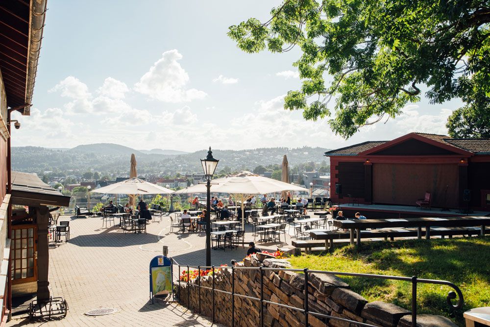 the outdoor area at Brekkeparken Café in Skien