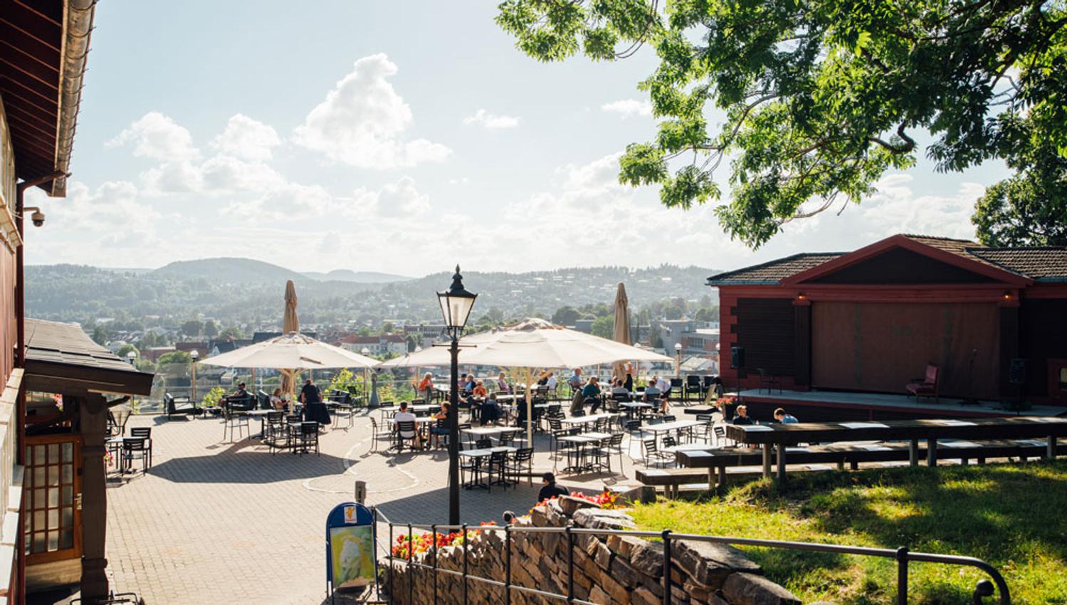 the outdoor area at Brekkeparken Café in Skien