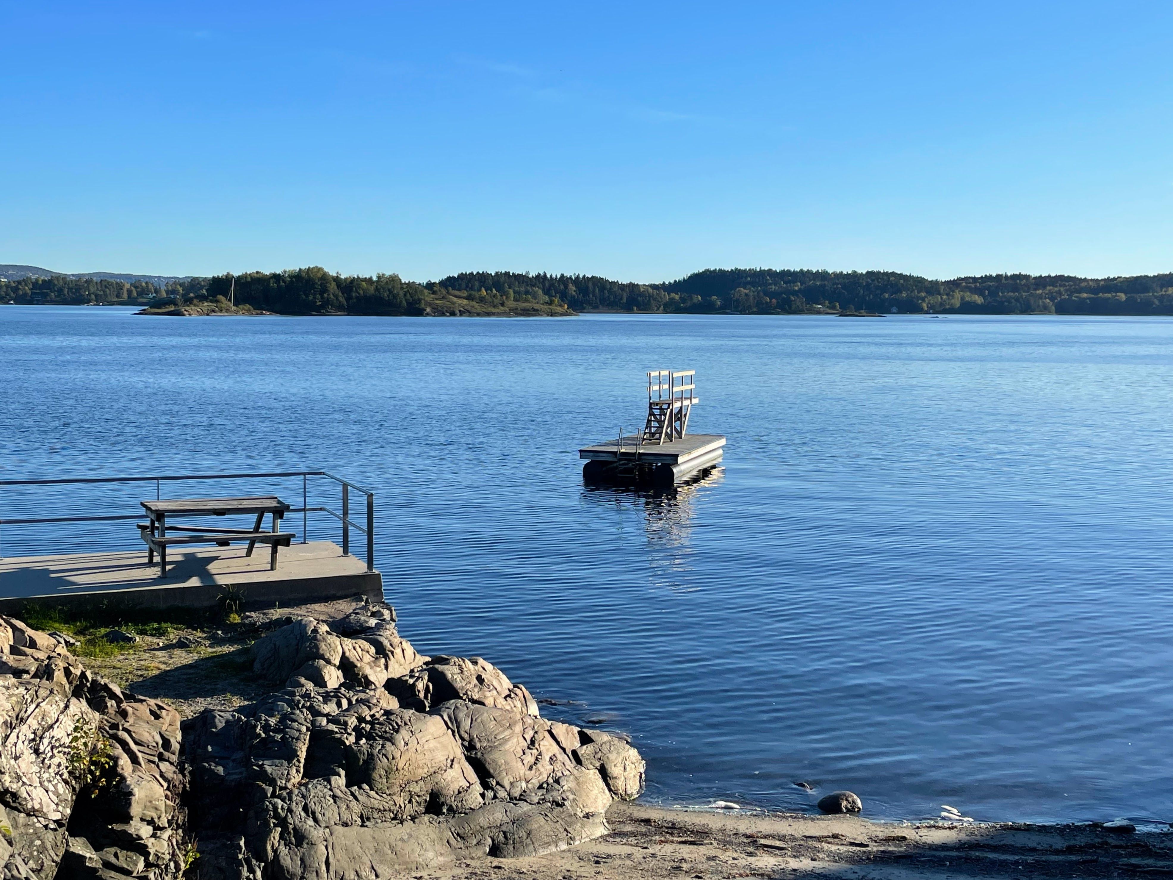 Sarbuvollen - svaberg og sjø