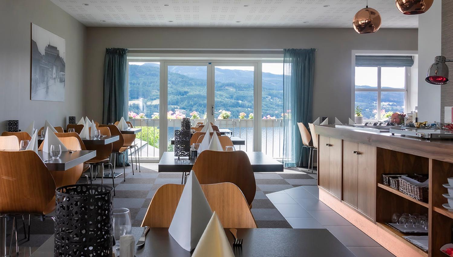 restaurant at Brattrein Hotel