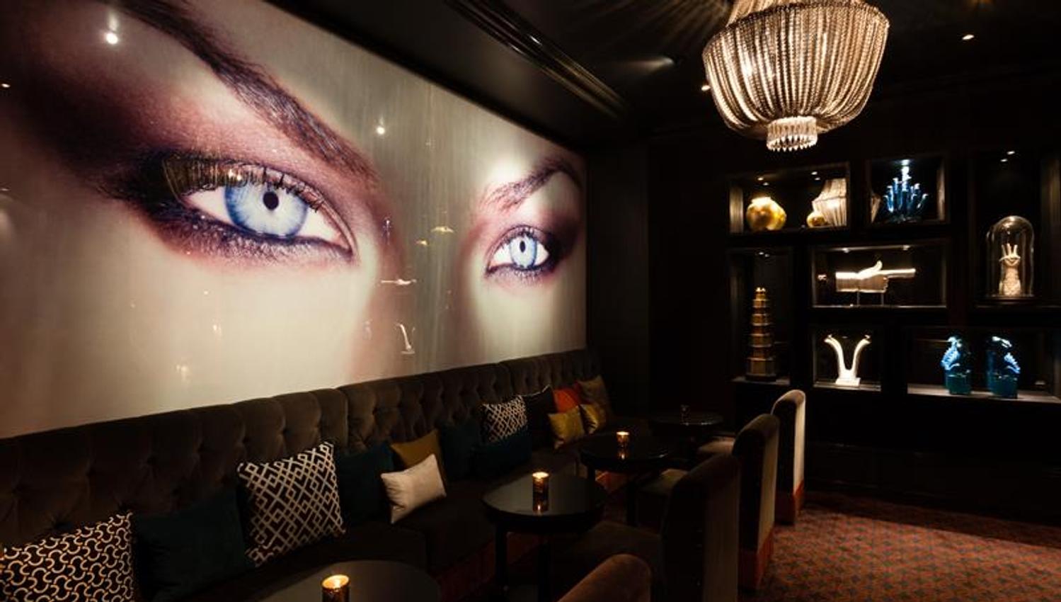 sitteplassene inne på restauranten
