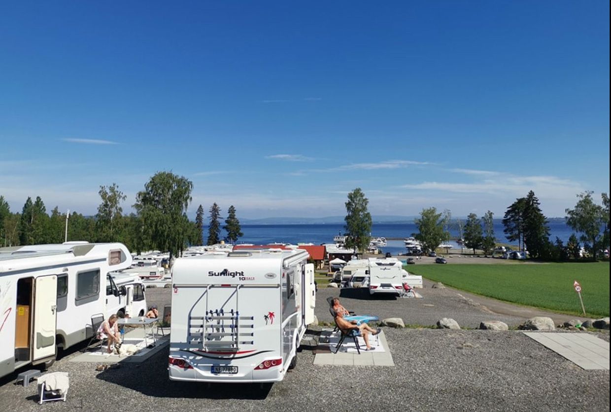 Bobilparkering i Evjua Strandpark