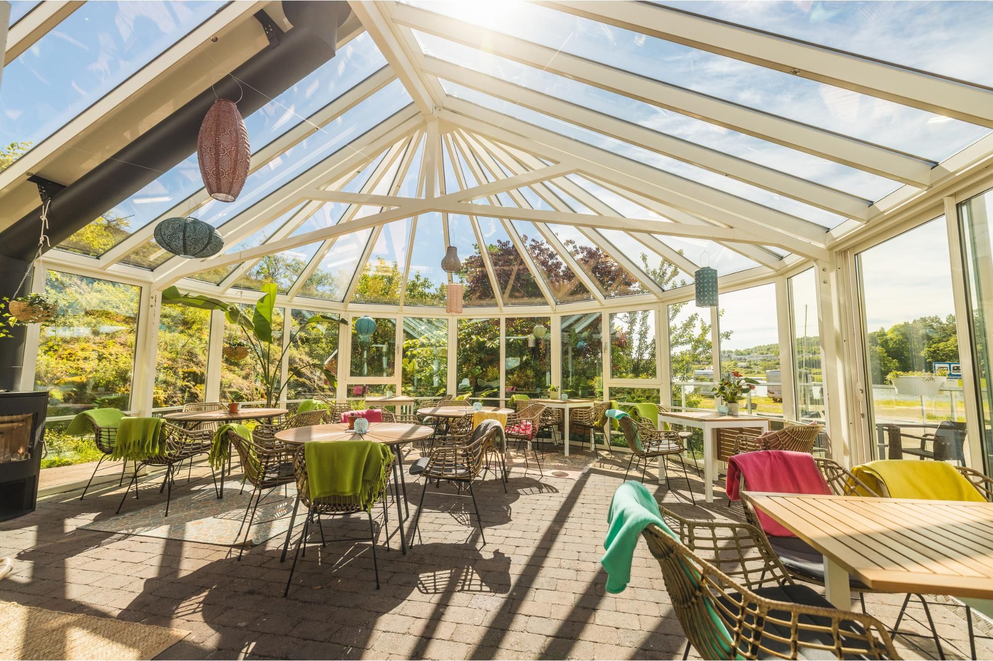 Koselig kafé i glassbygget