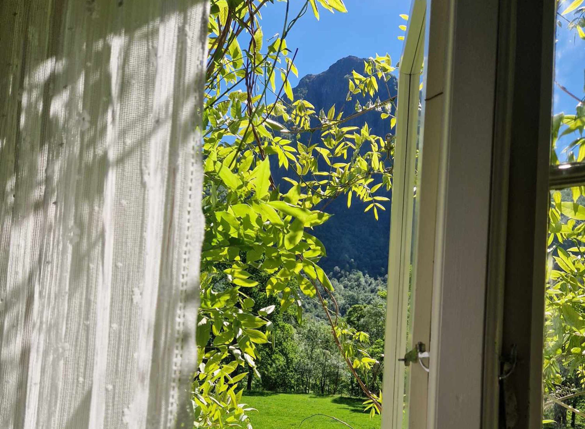 Flott utsikt mot Malmangernuten frå Baroniet Rosendal