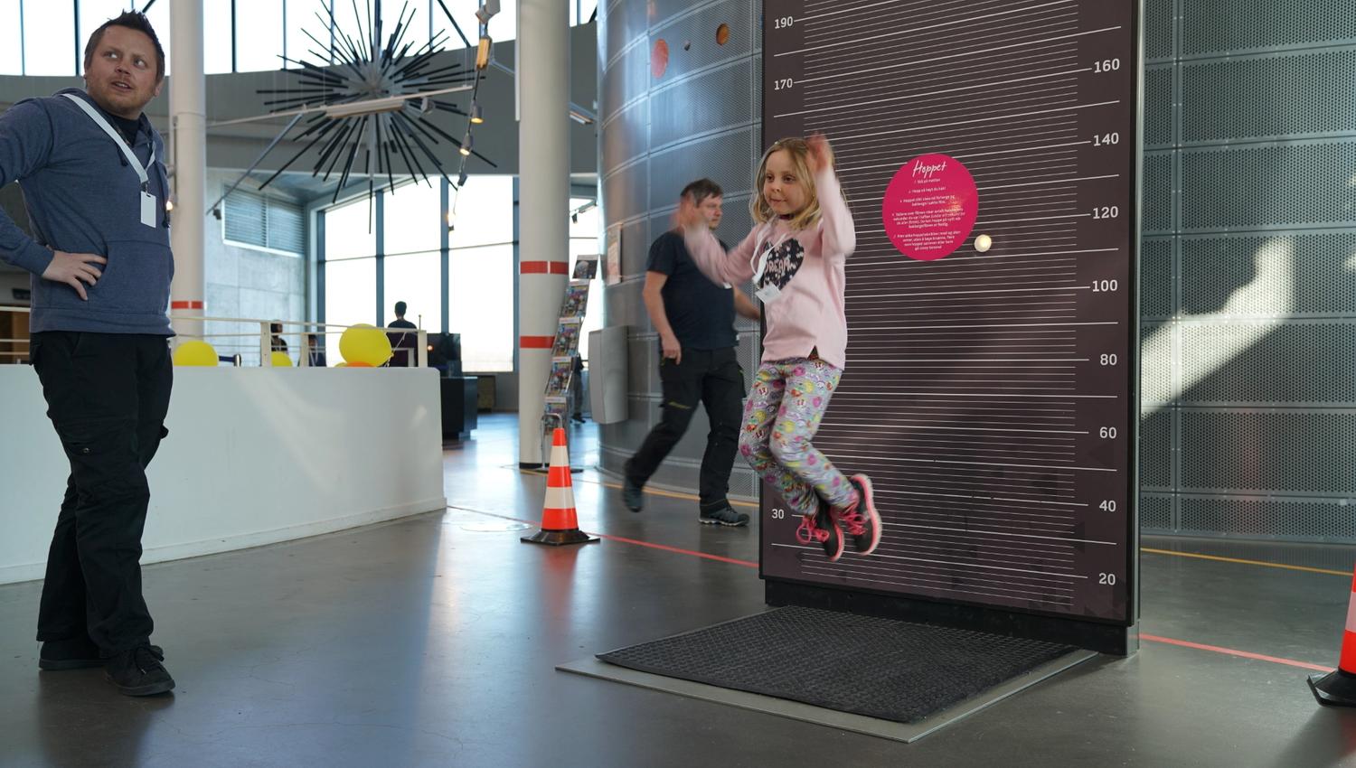 Girl jumps, experiment at INSPIRIA science center. Photo.