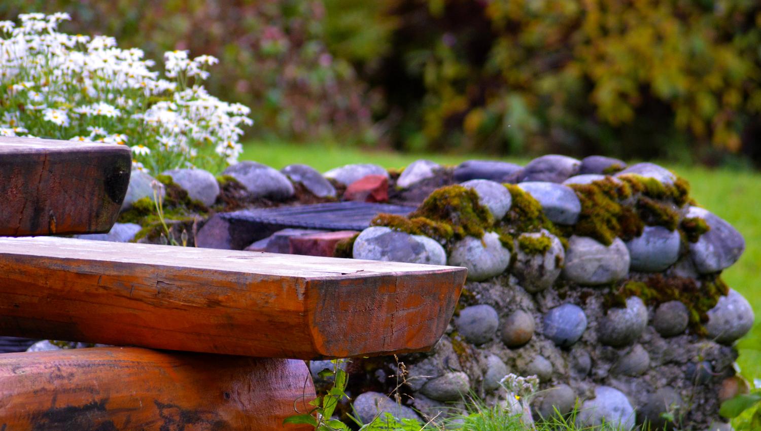 Troset in Levanger Municipality: Garden detail