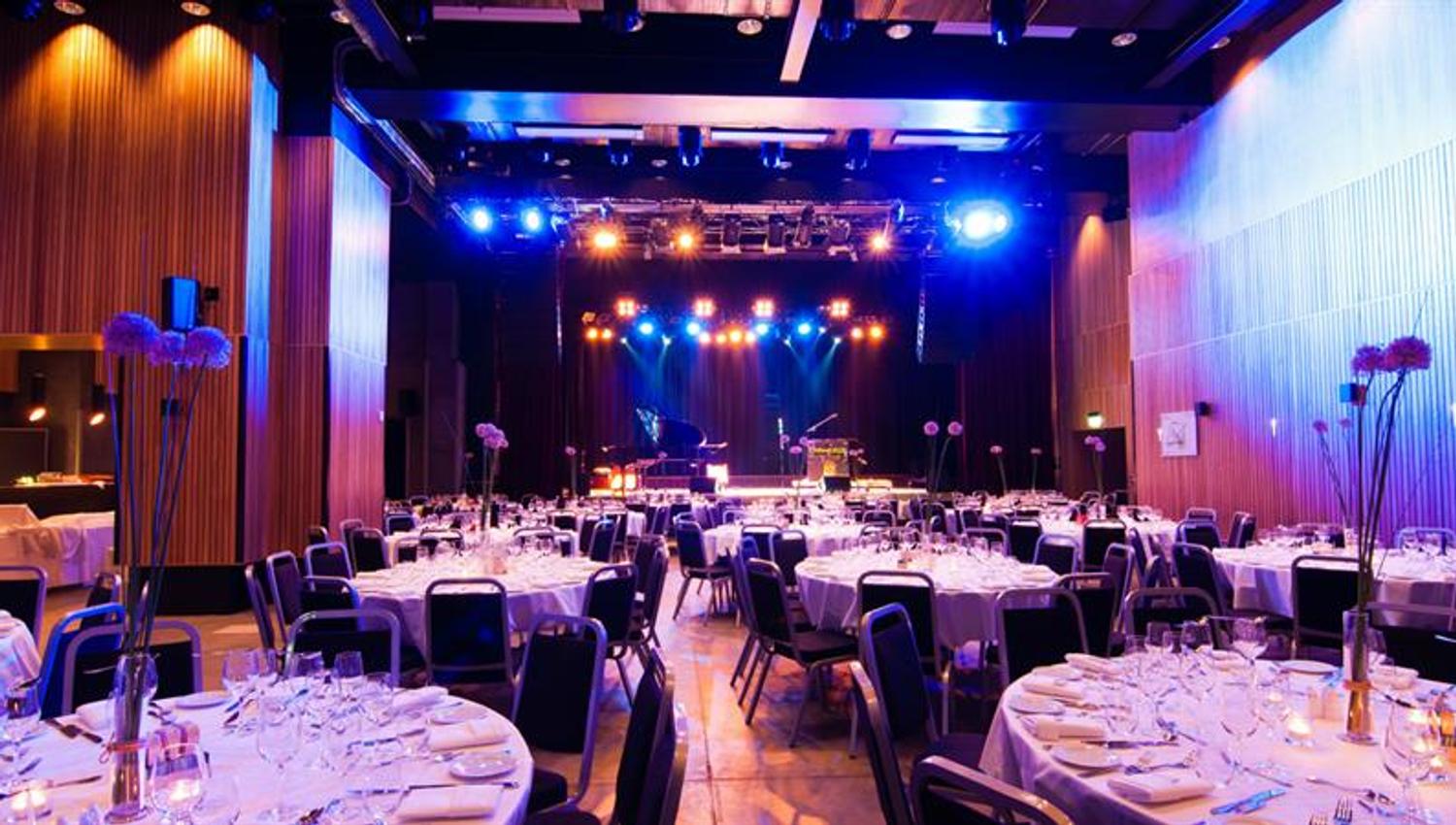 USF-18-event-show-dining