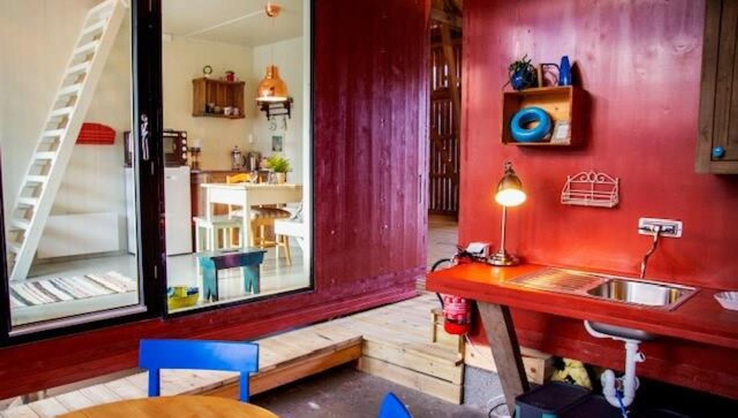 Utekjøkkenet til compact living modulene i hyttelåven. Foto.