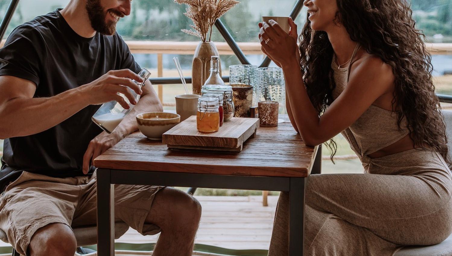 couple eating breakfast