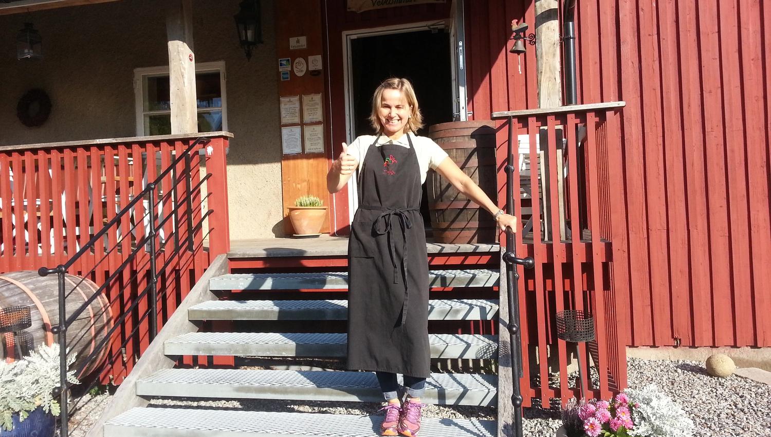 Warm welcome to Eplegården by the hostess.