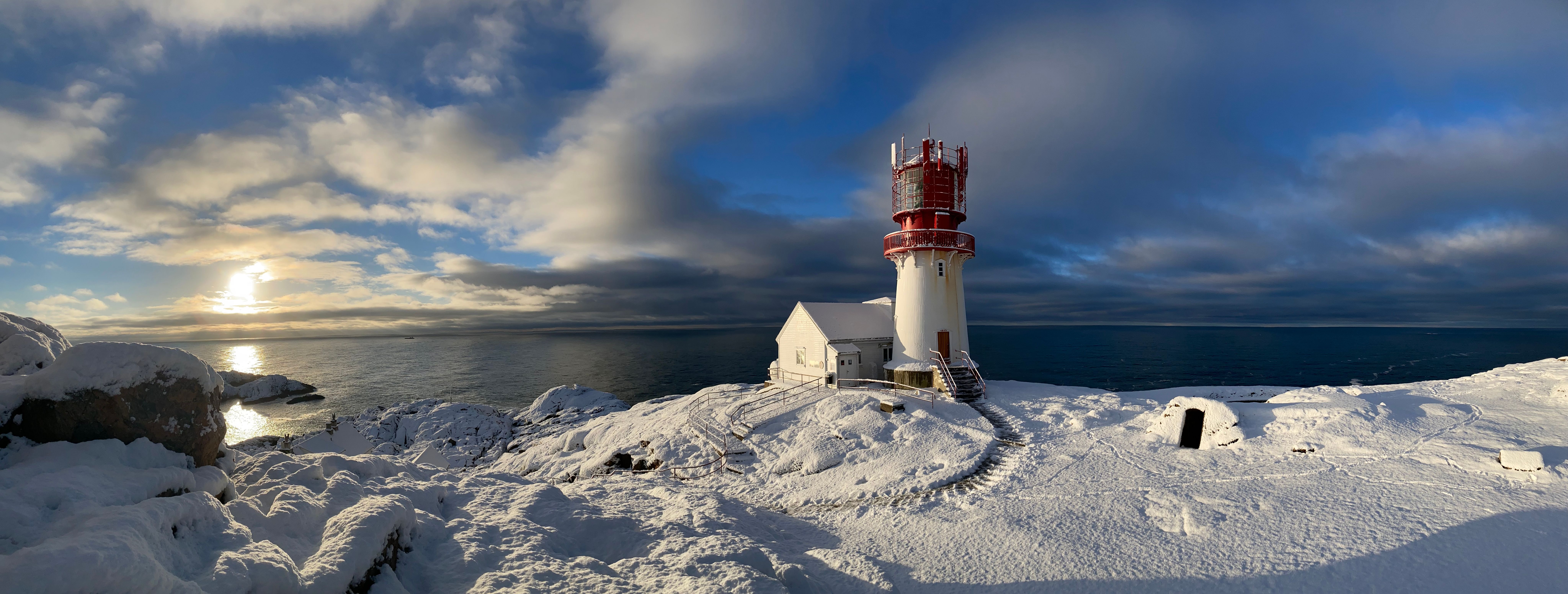 Snødekt rundt Lindesnes fyrtårn