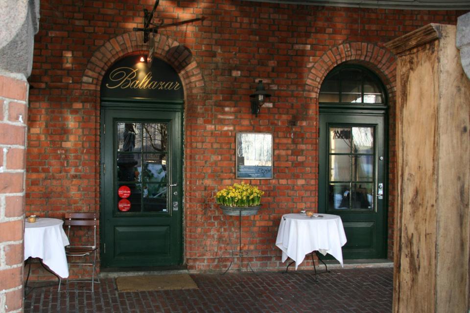 Entrance to Baltazar, located at Kirkeristen at Oslo Cathedral