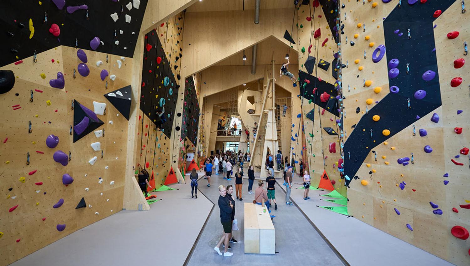 climbing hall with climbing walls at "Høyt under Taket" in Skien