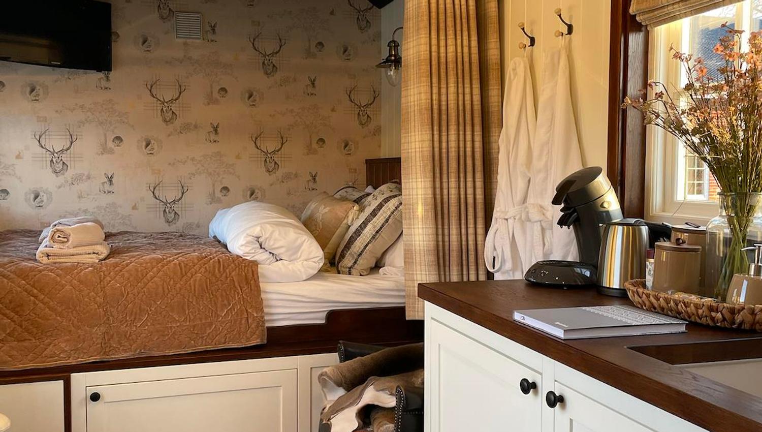 WonderInn Shepherd's Hut - Boho