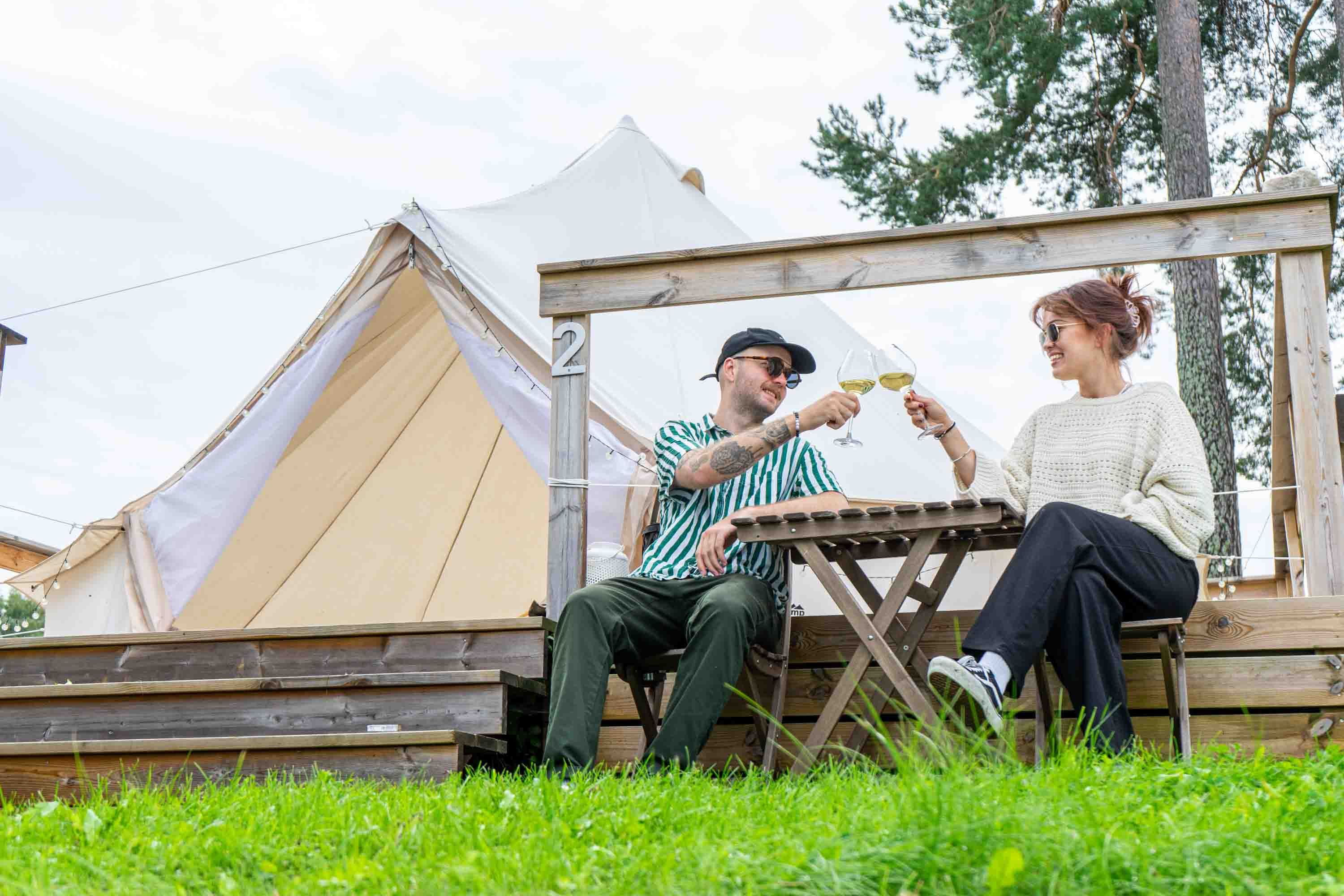 Glamping på Thorbjørnrud Hotell - En koselig stund ved teltet