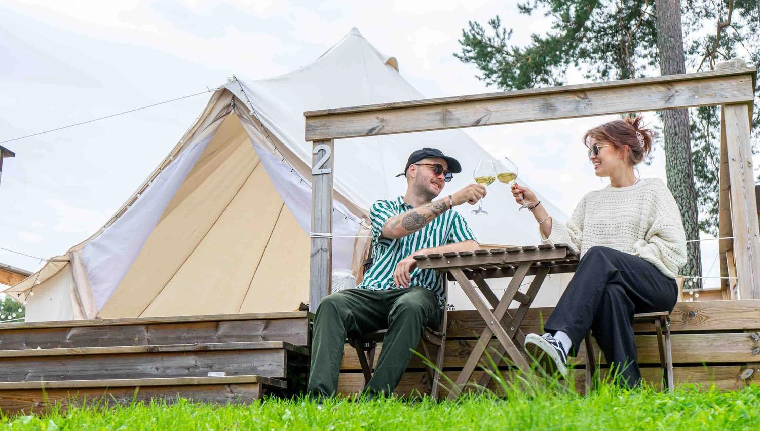 Glamping på Thorbjørnrud Hotell - En koselig stund ved teltet