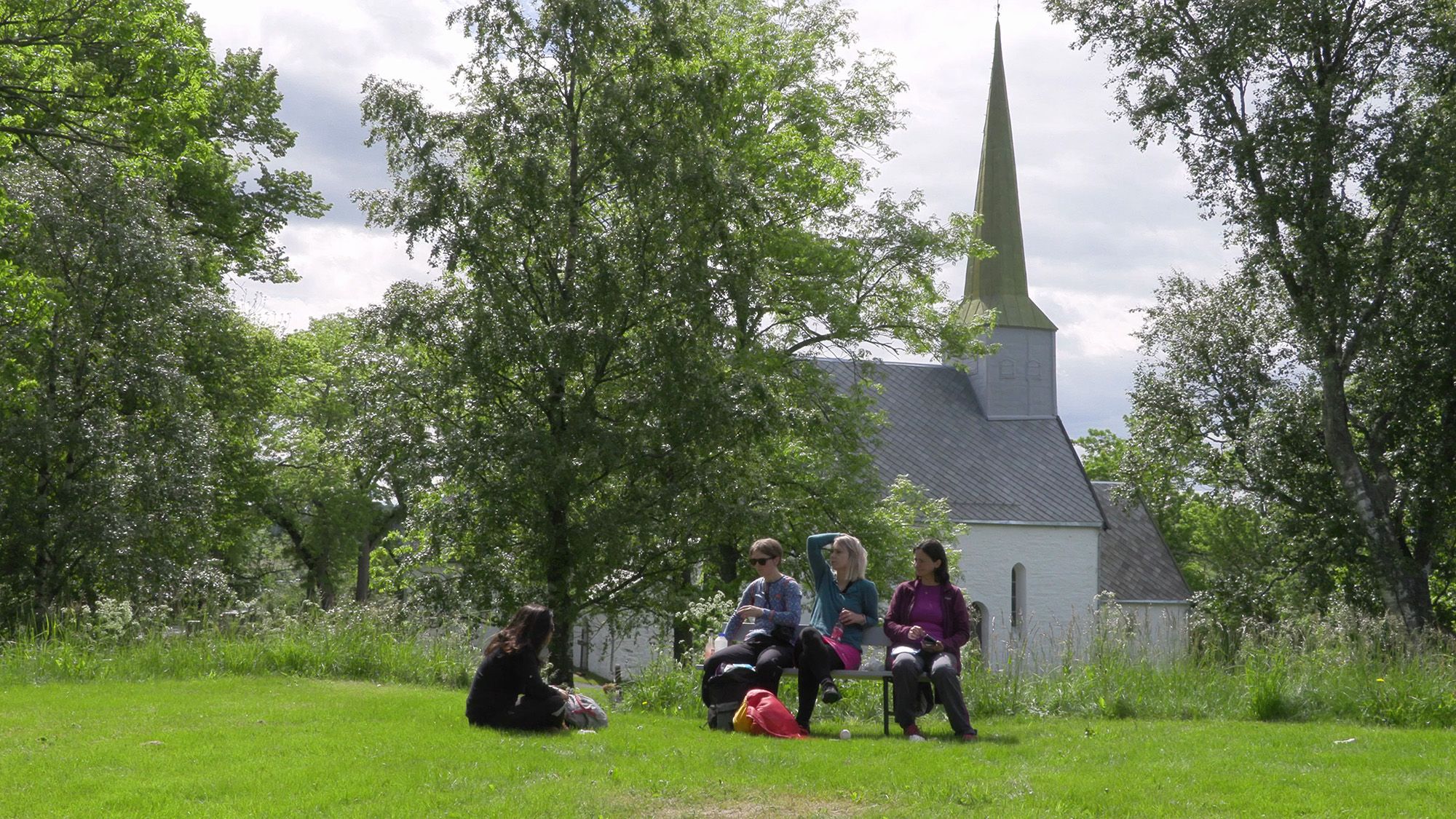 Alstadhaug kirke - Damer på tur