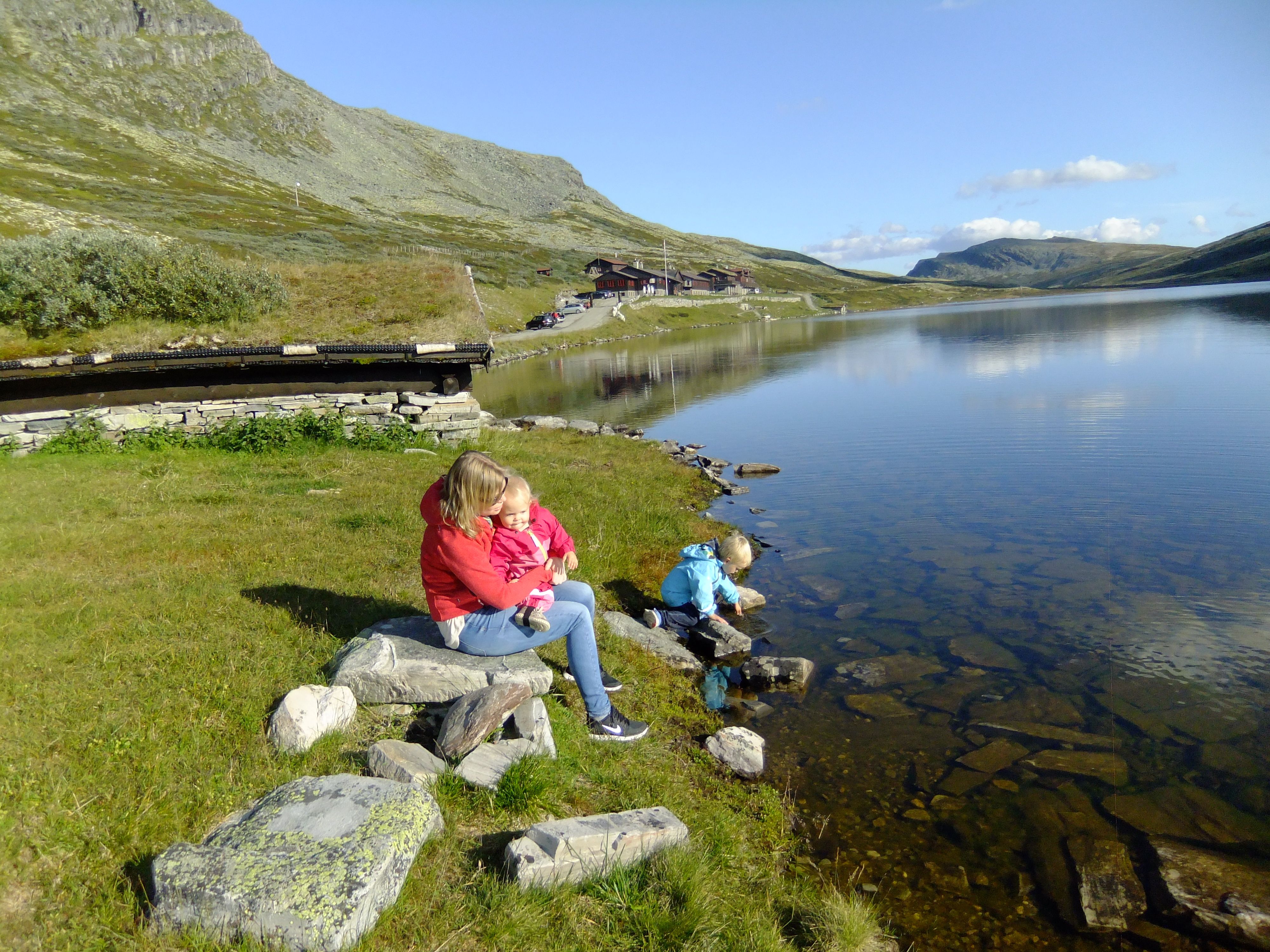 The lake at Smuksjøseter