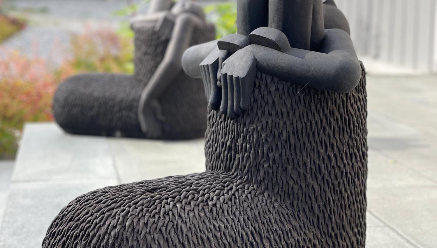 skulptur i svart