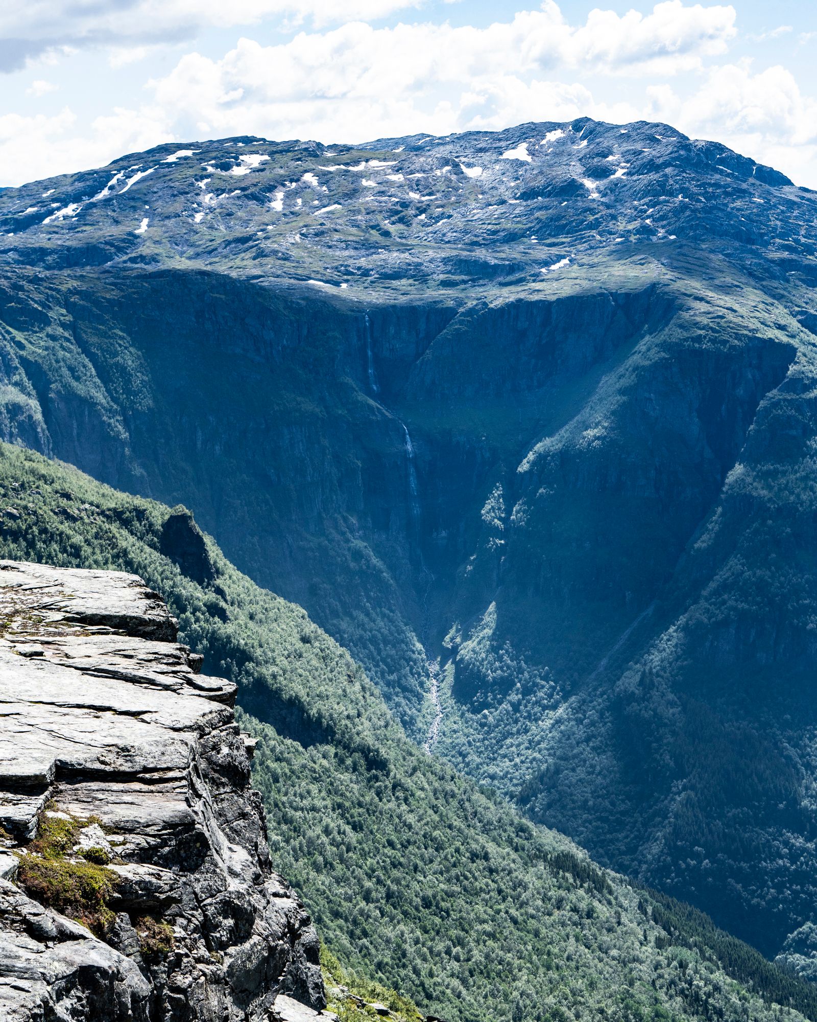 View towards a large valley with waterfalls seen from Dronningstien.