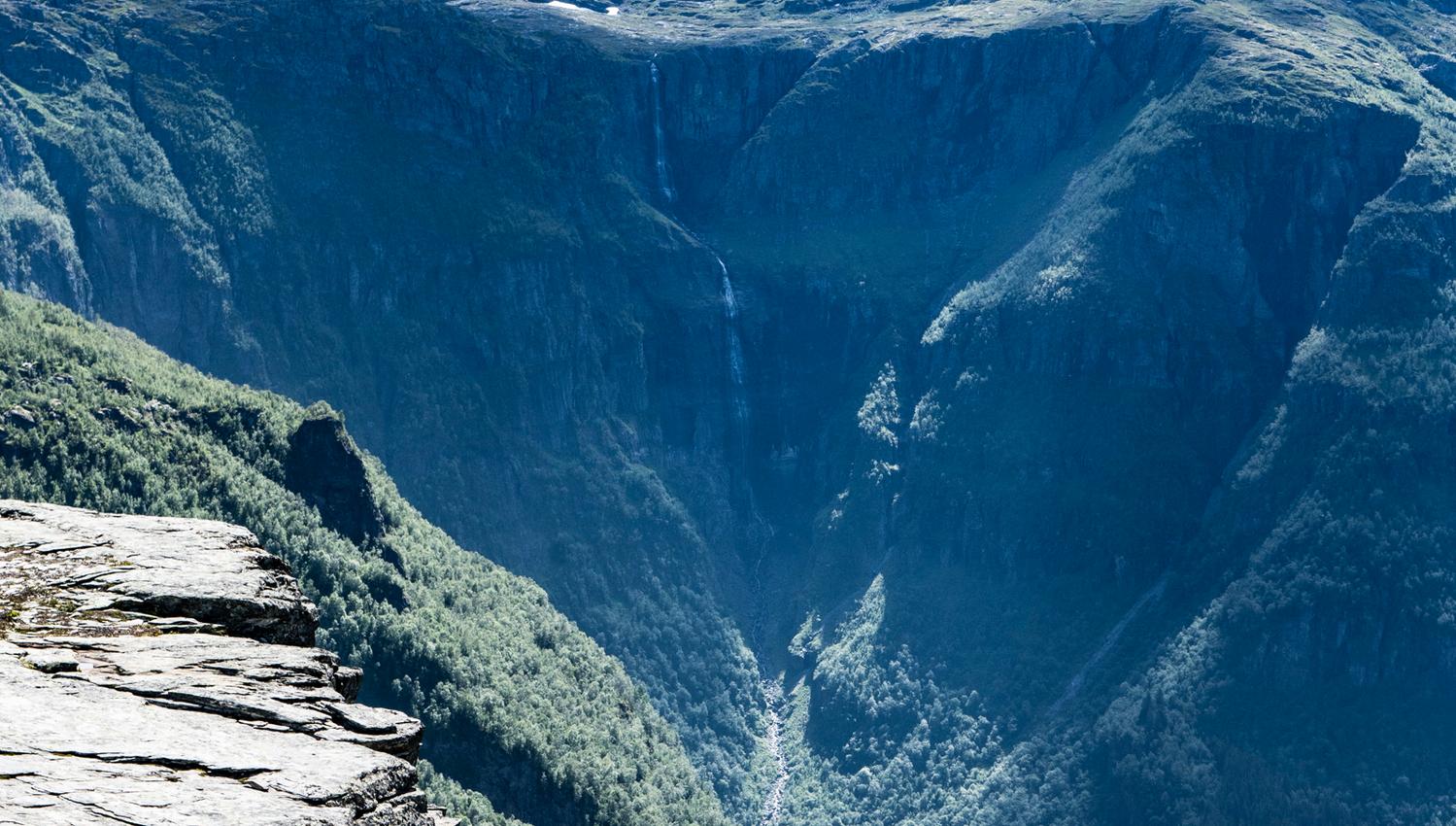View towards a large valley with waterfalls seen from Dronningstien.