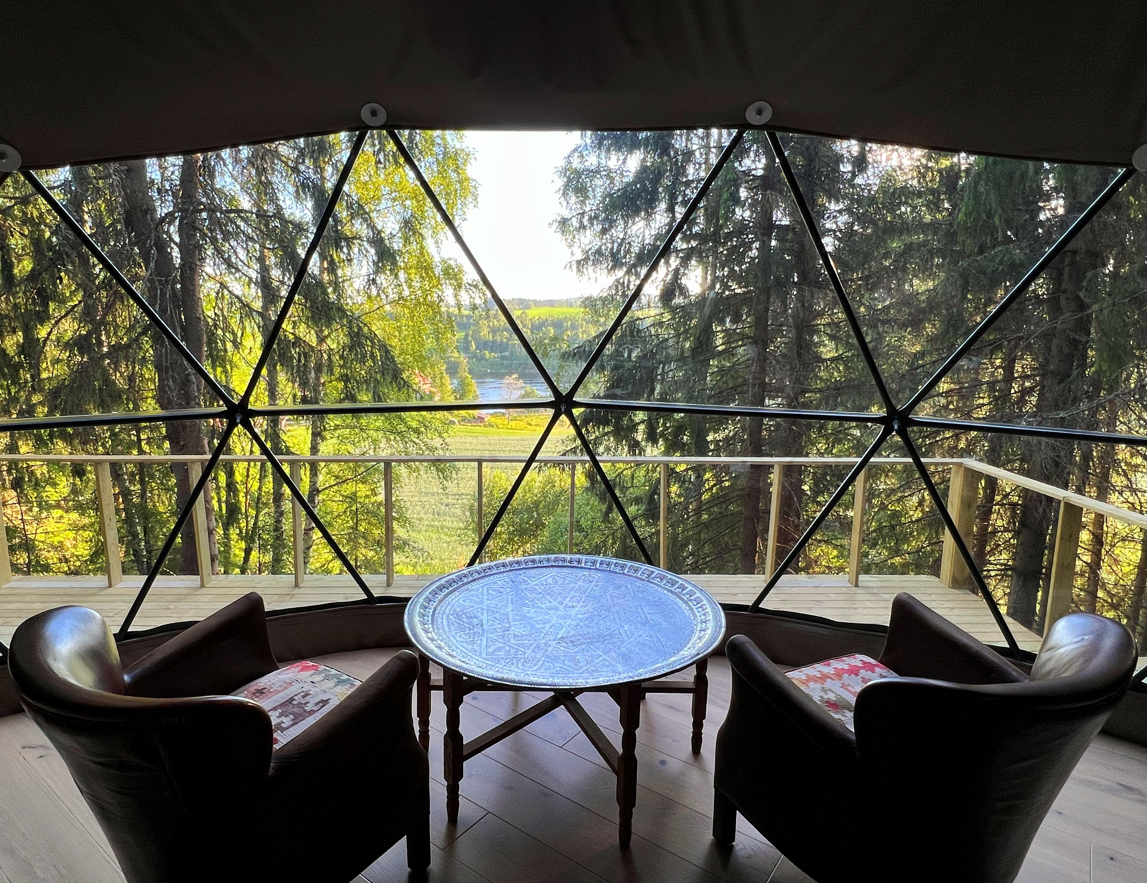 WonderInn Dome with a view to fields and the river 