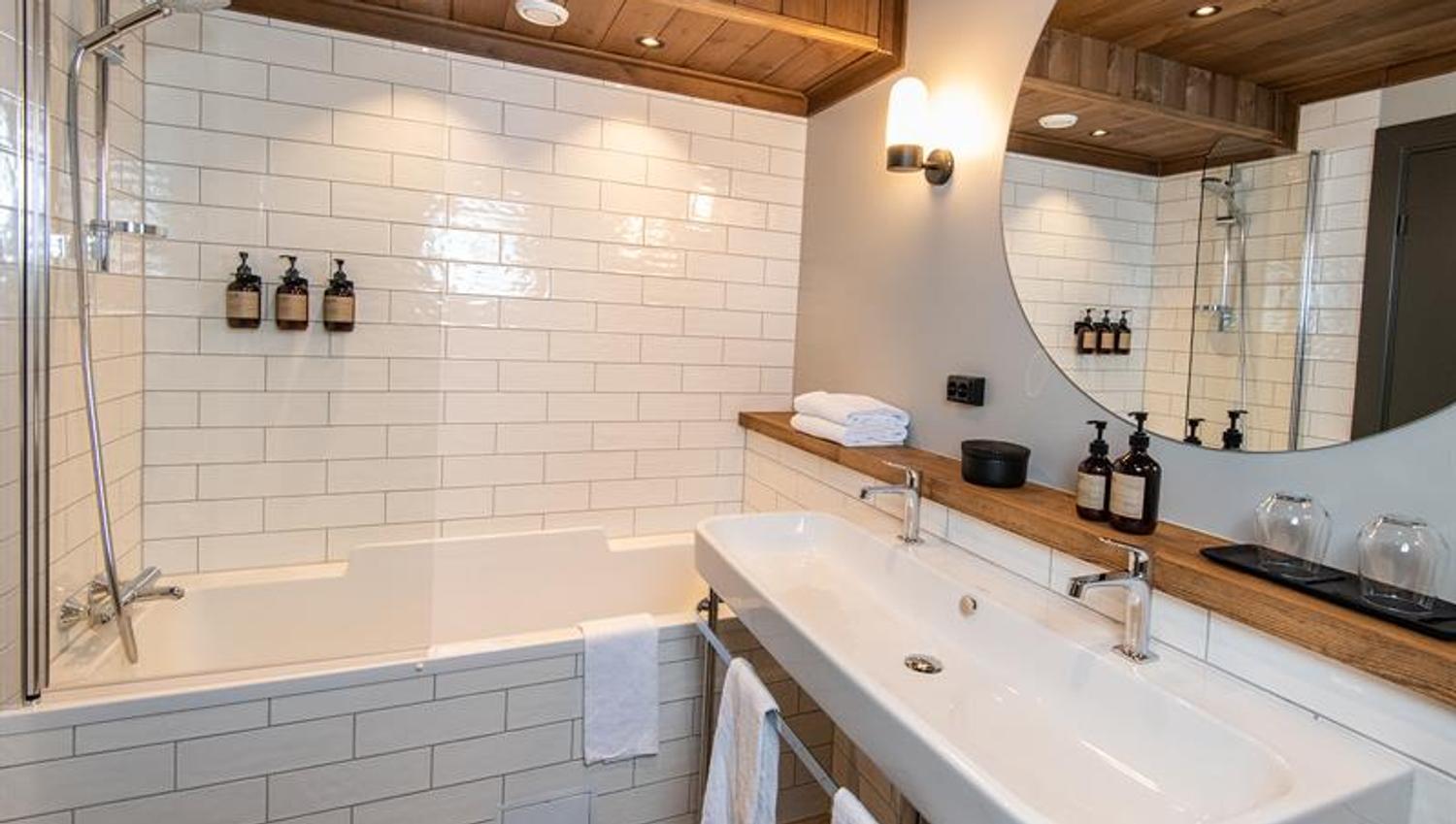 baderom med badekar