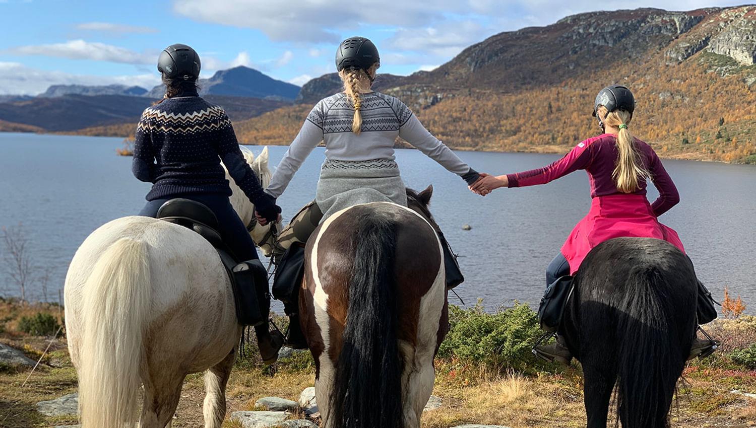 Ridetur på fjellet.