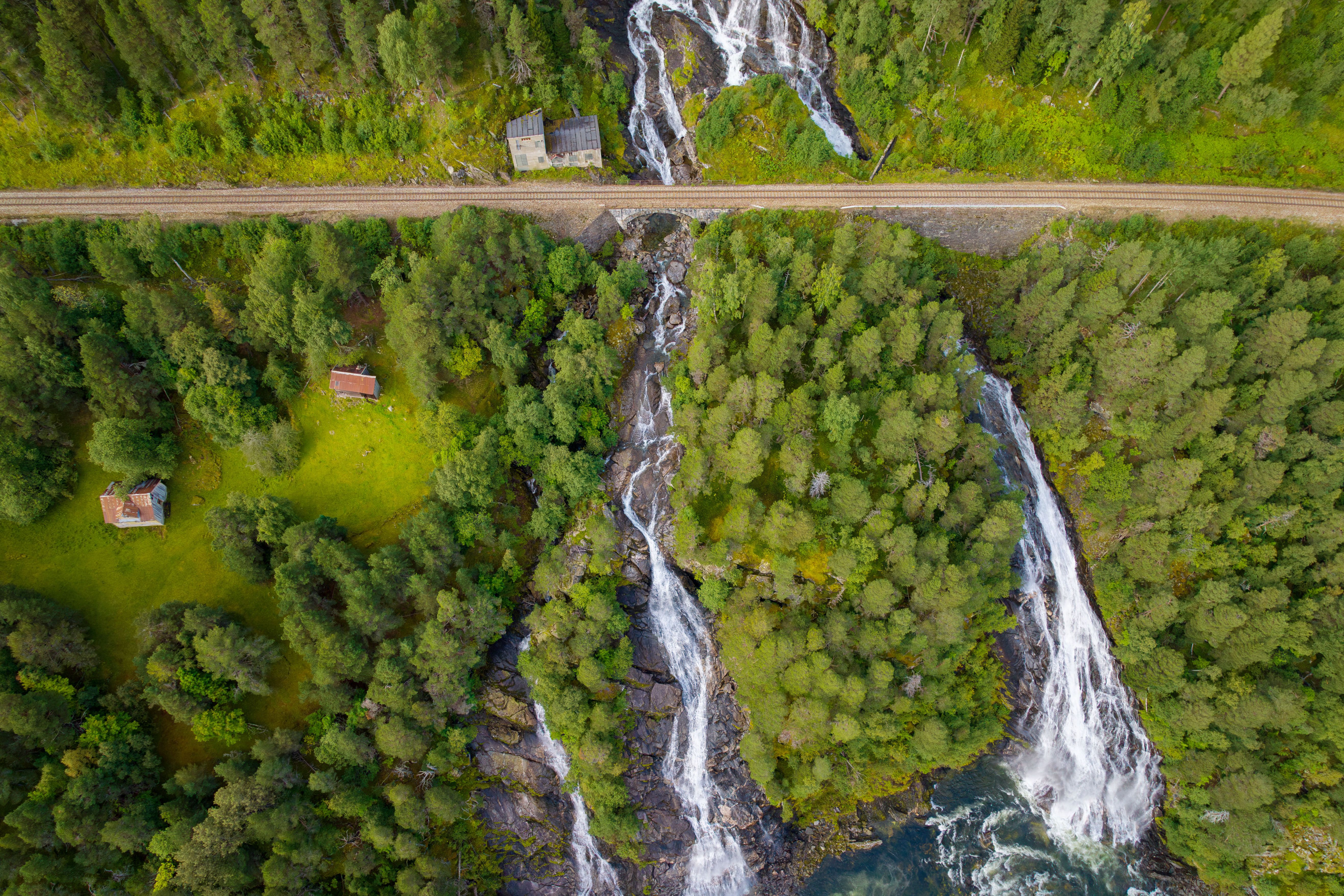 Romsdalsgondolen frakter deg til toppen av fjellet Nesaksla, 708 meter over havet.