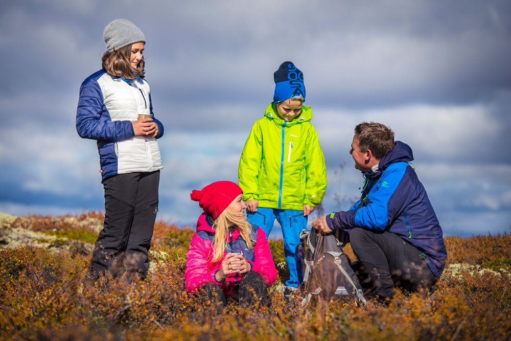 familie på fjelltur i Rauland