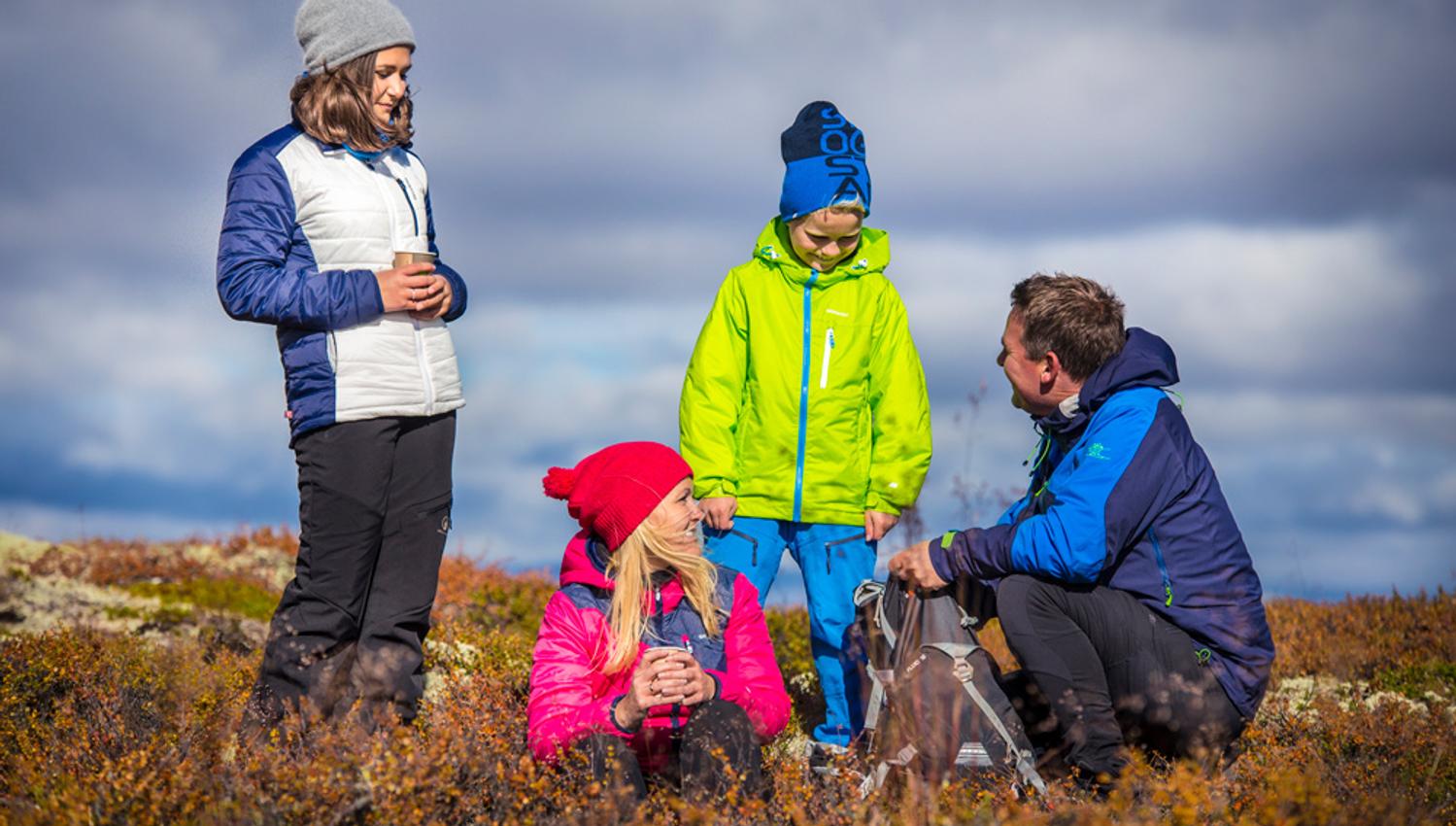 familie på fjelltur i Rauland