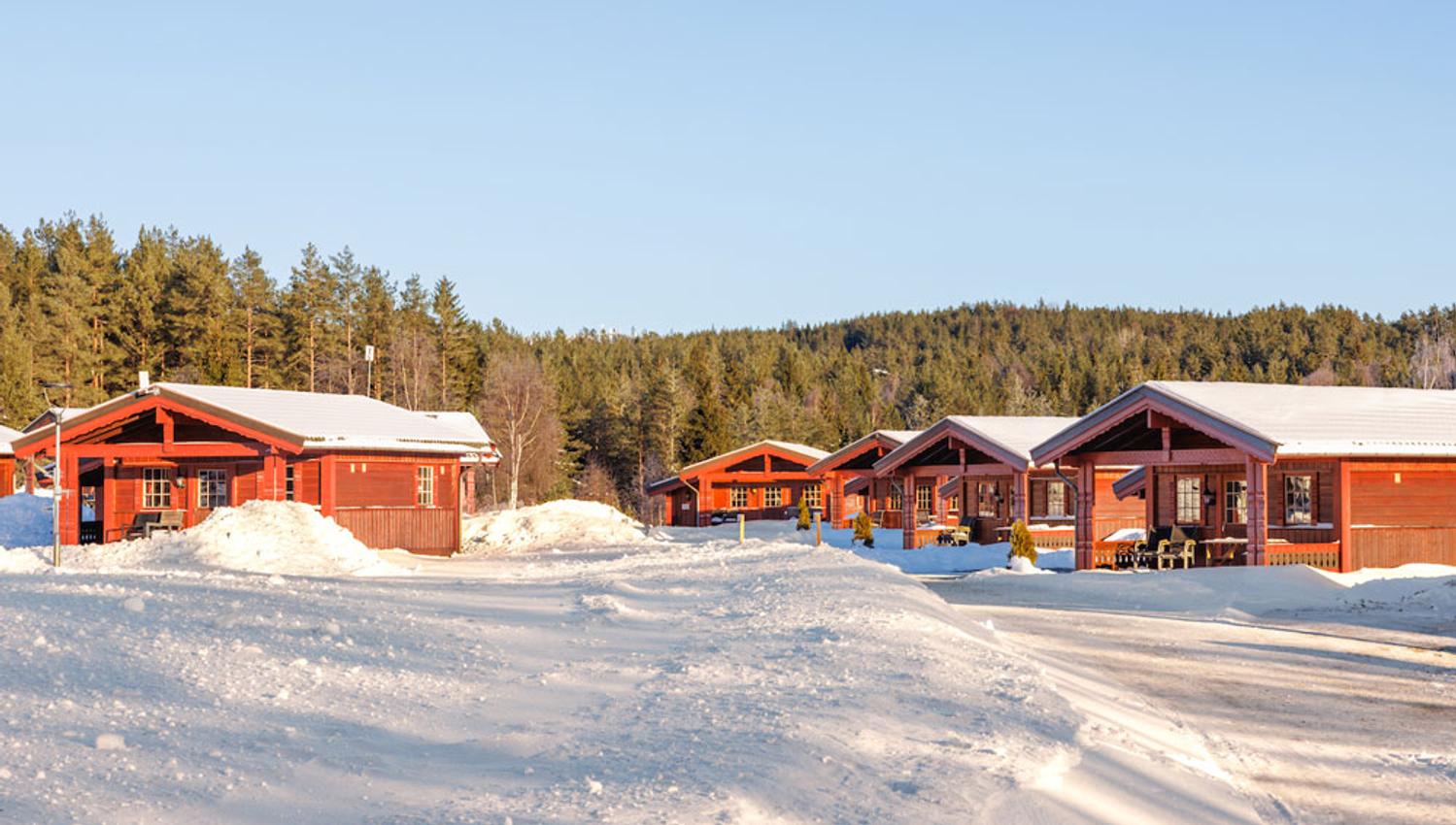 the cabins at First Camp Bø in winter
