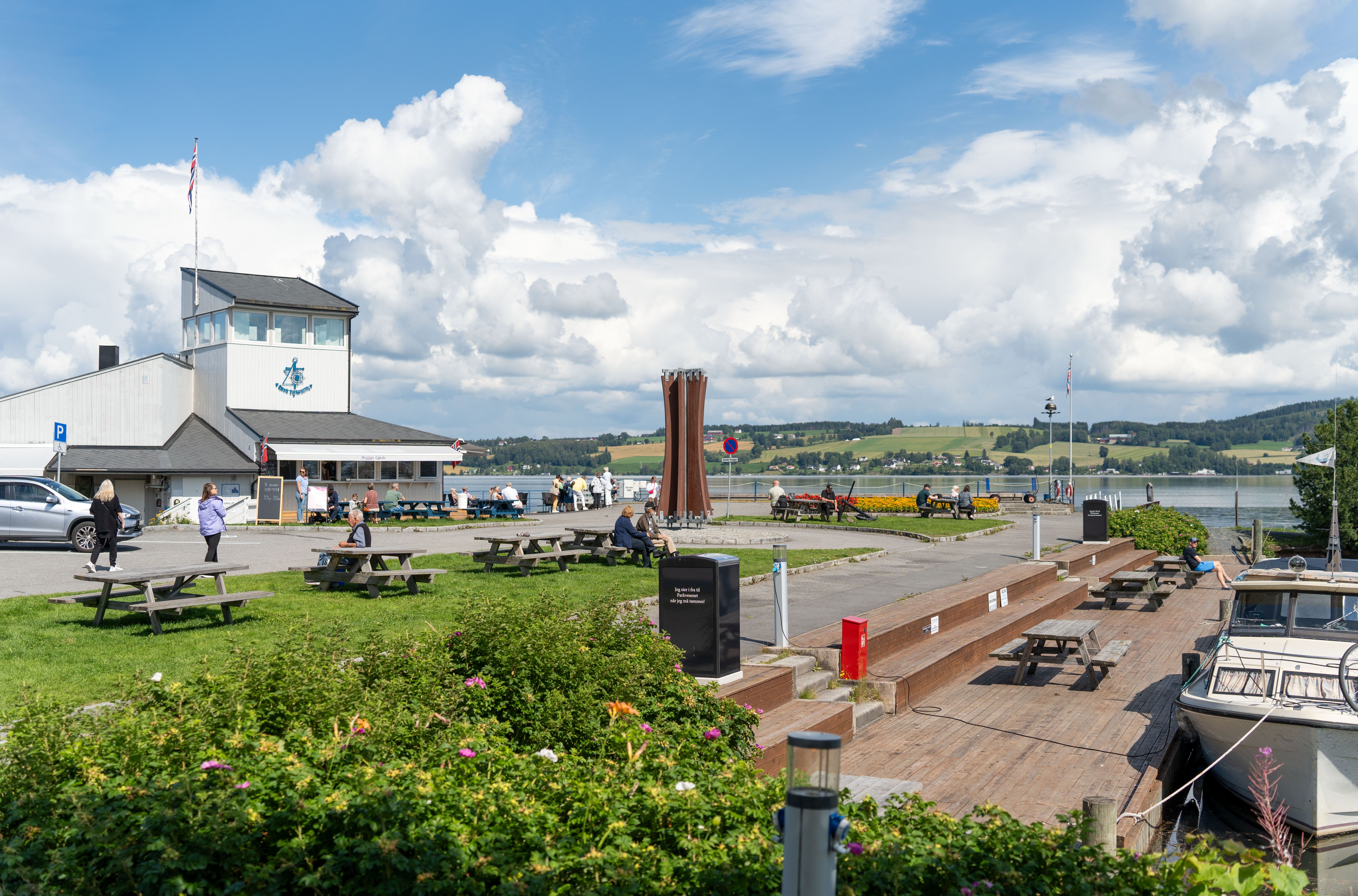 Brygga Gjøvik. Uterestaurant ved Skibladnerbrygga