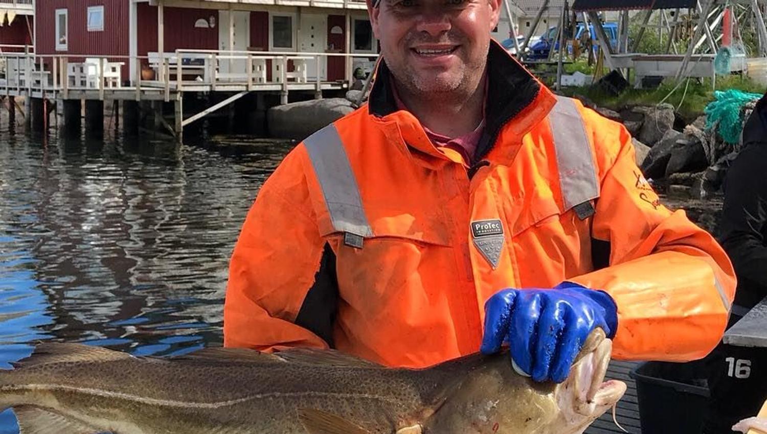 Fisker med torsk