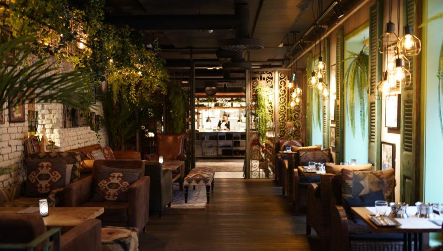 Hall in Indie restaurant