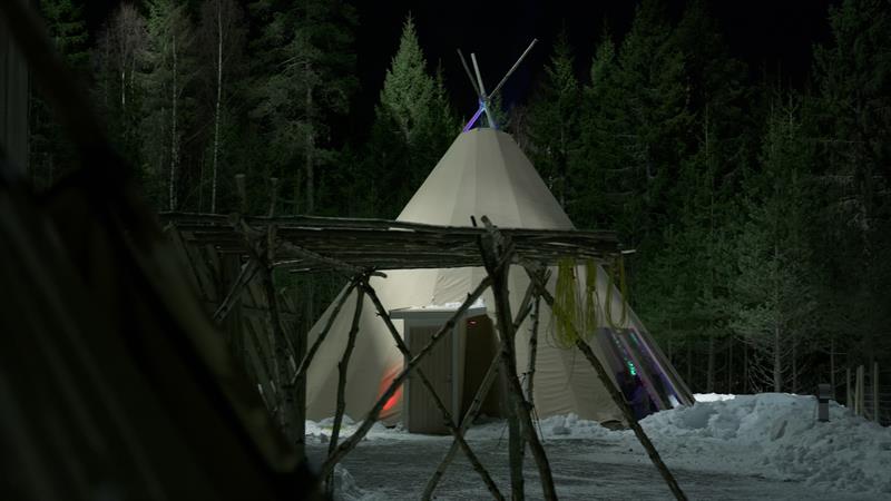 Lavvo in the ddark with snow