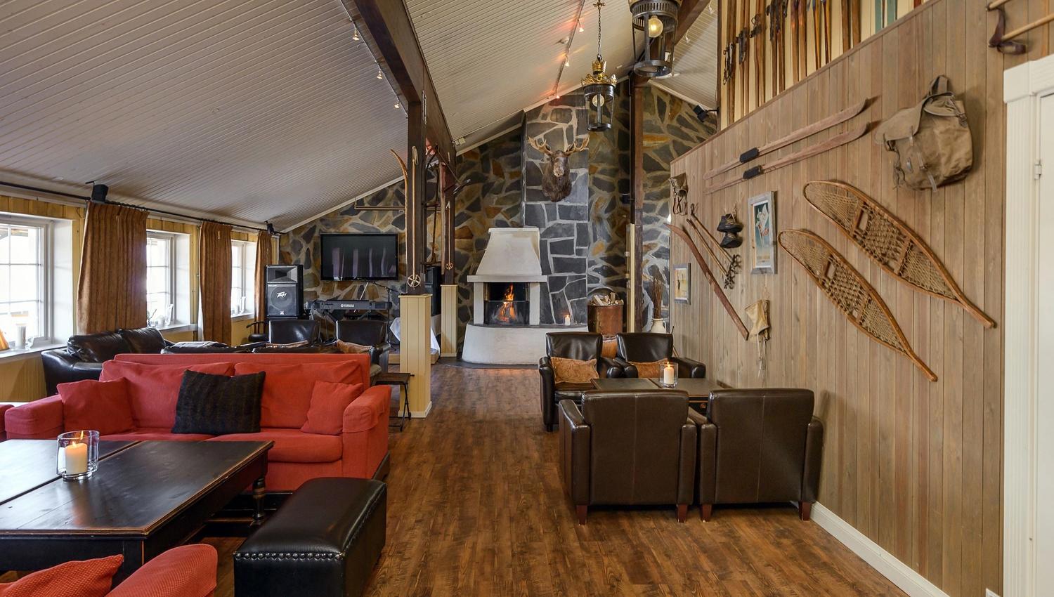 The fireplace lounge at Hafjell Hotel