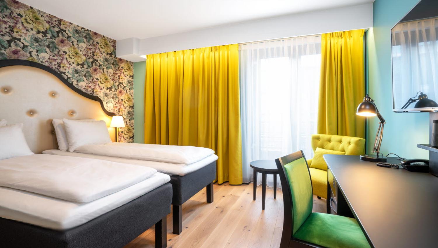 Standard twin room at Thon Hotel Cecil