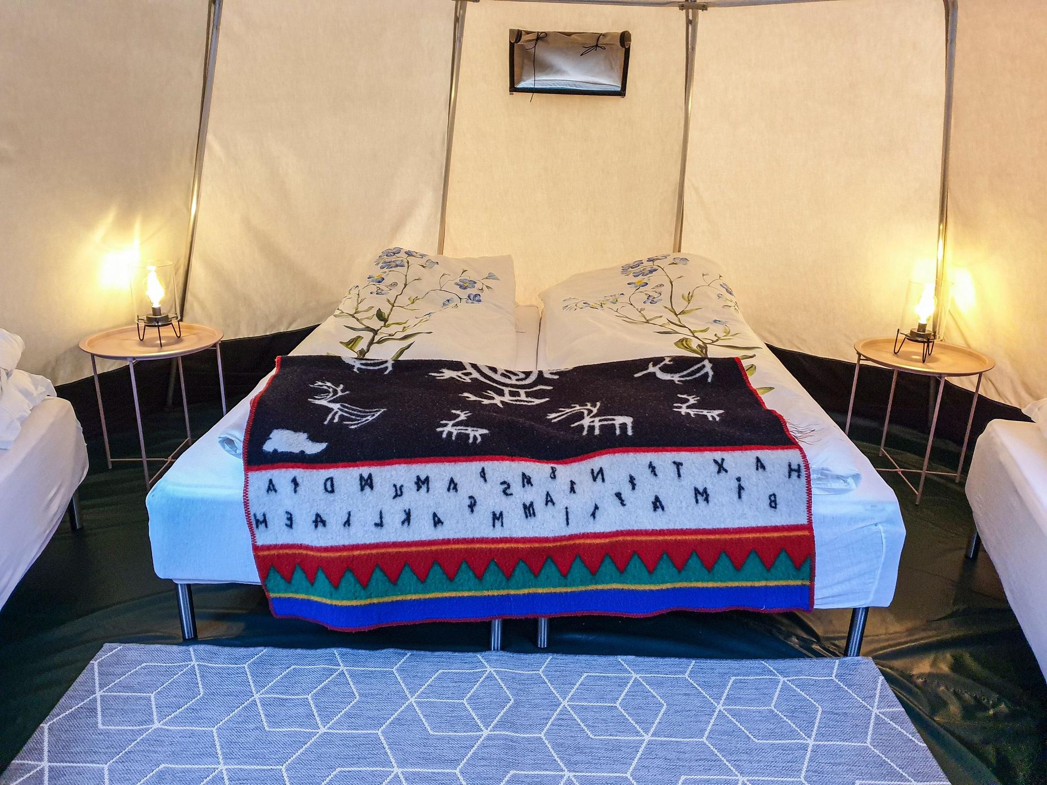 Sámi Glamping bed