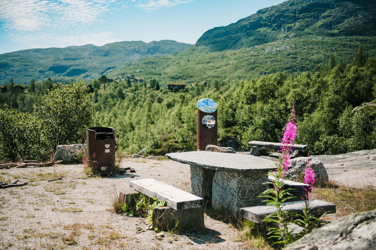 grillplass med utsikt på opplevelsessti Vasseventyret på Haukeli