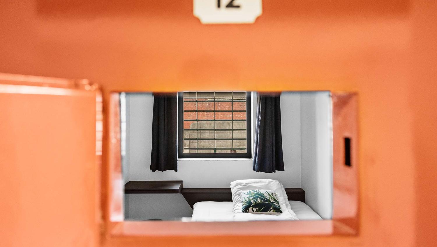 fengselscelle som har blitt hotellrom