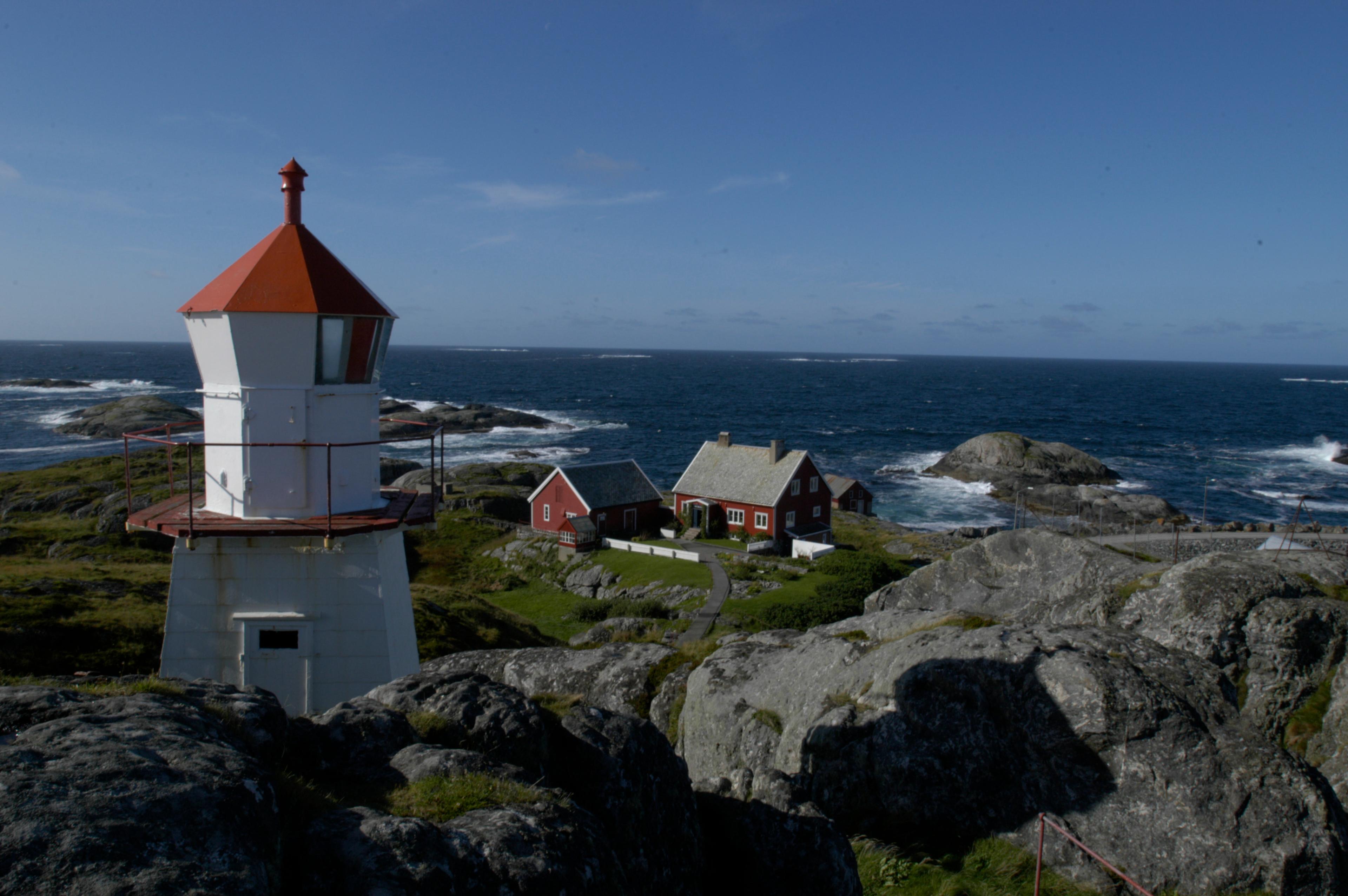 Round trip wiht public bus from Molde to Ona island