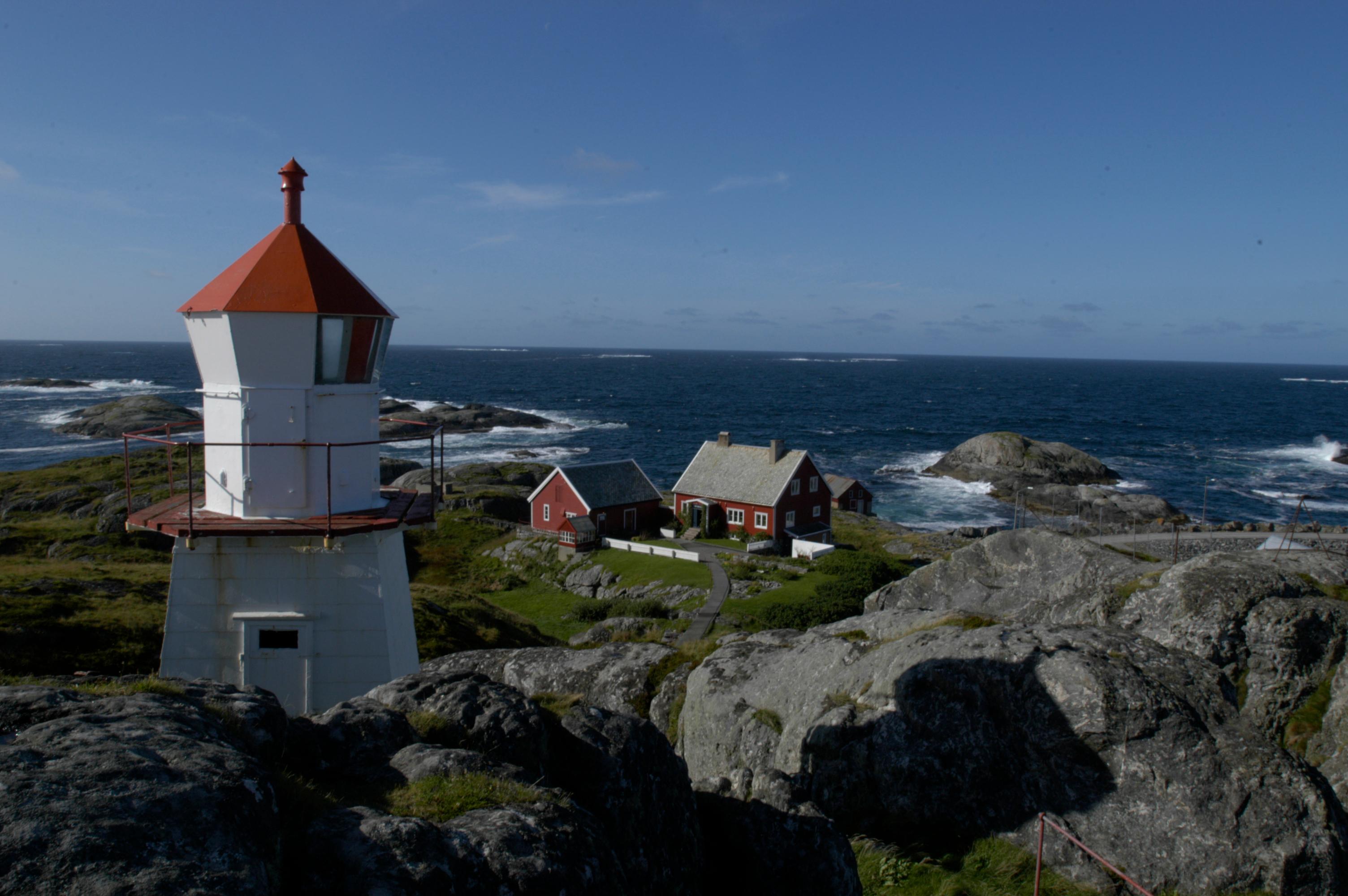 Round trip wiht public bus from Molde to Ona island