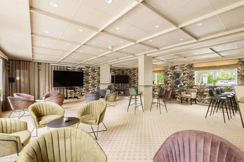 Triveleg barområde der ein kan vere sosial og opphalde seg i nyoppussa omgjevnader med ein behageleg atmosfære.