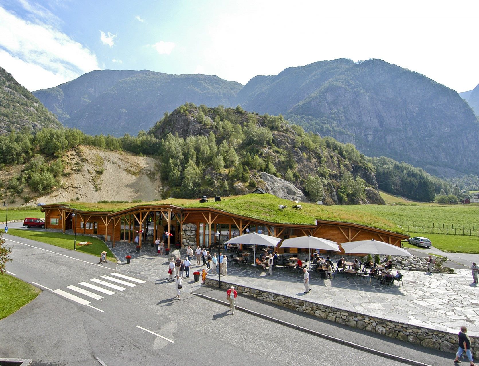 The Hardangerviddahallen building seen from the outside on a sunny day.