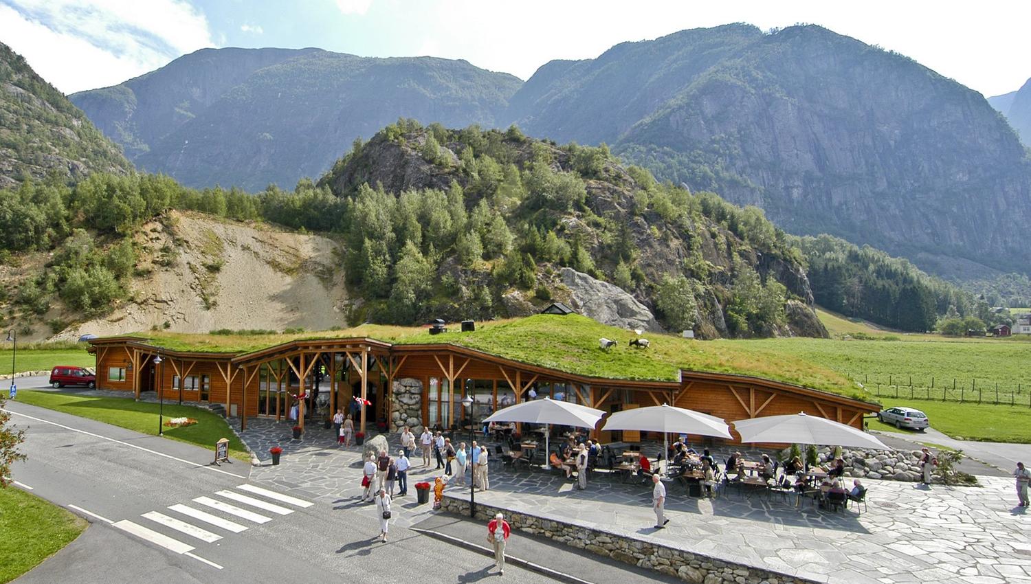 The Hardangerviddahallen building seen from the outside on a sunny day.
